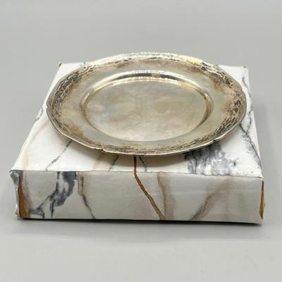 LOT 39: Small Sterling Silver Plate - 38 Grams - Marked Plata 925 Ind. Peruana