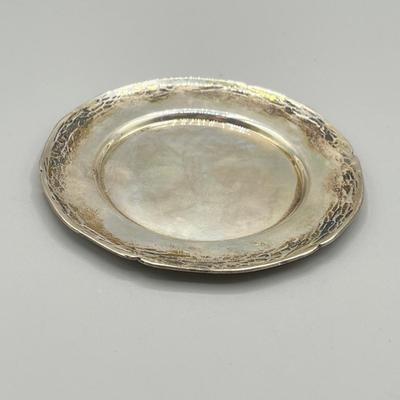 LOT 39: Small Sterling Silver Plate - 38 Grams - Marked Plata 925 Ind. Peruana