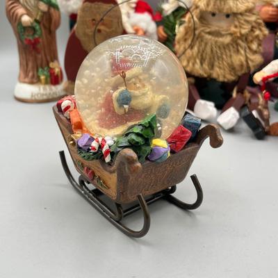 LOT 43: Santa Claus Christmas Decorations