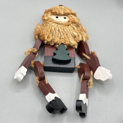 LOT 43: Santa Claus Christmas Decorations