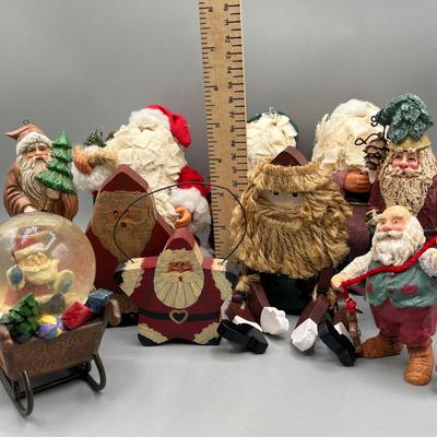 LOT 43: Santa Claus Christmas Decorations