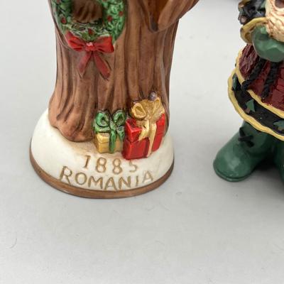 LOT 43: Santa Claus Christmas Decorations