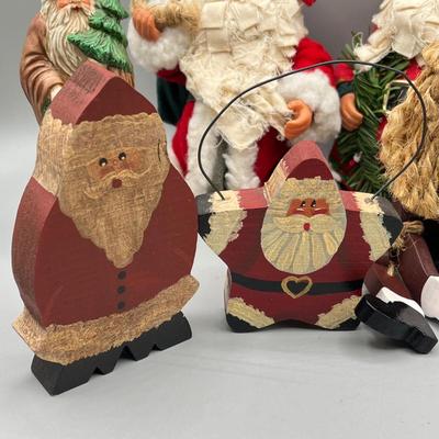 LOT 43: Santa Claus Christmas Decorations