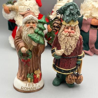LOT 43: Santa Claus Christmas Decorations