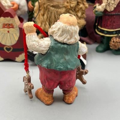 LOT 43: Santa Claus Christmas Decorations