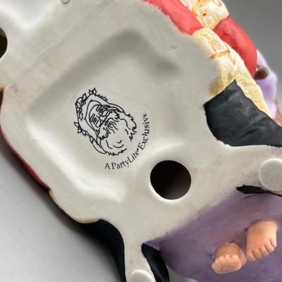 LOT 48: Christmas Decorations - Santa Claus Figurines