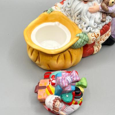 LOT 48: Christmas Decorations - Santa Claus Figurines