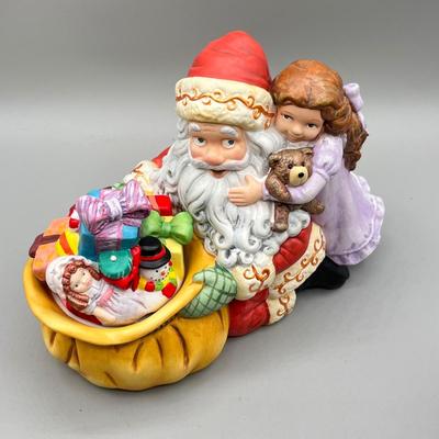 LOT 48: Christmas Decorations - Santa Claus Figurines