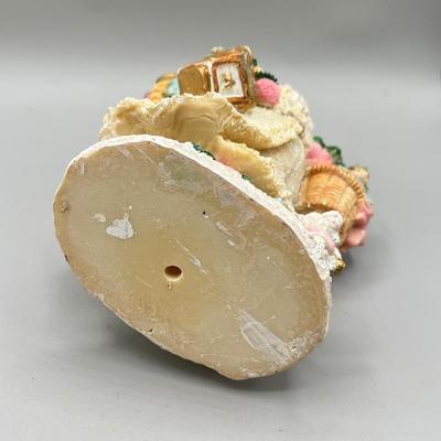 LOT 48: Christmas Decorations - Santa Claus Figurines