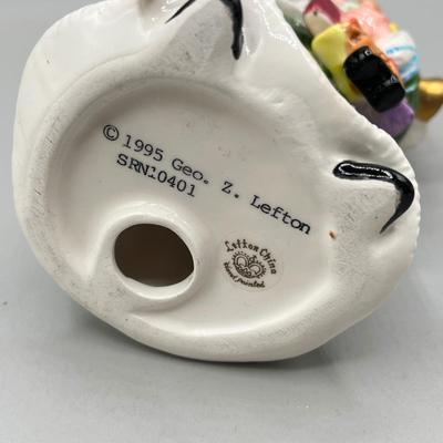 LOT 48: Christmas Decorations - Santa Claus Figurines