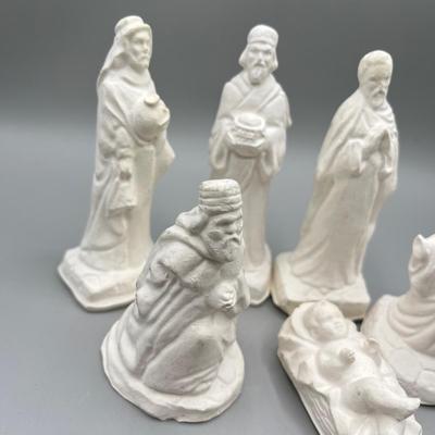 LOT 51: Nativity Christmas Decorations