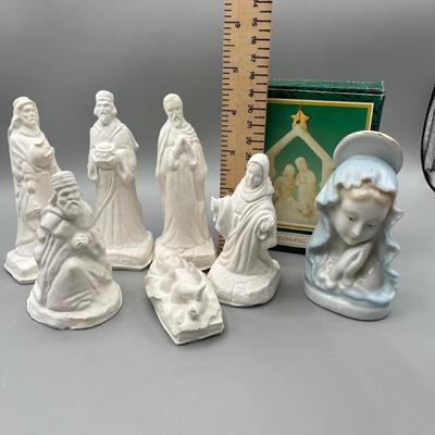 LOT 51: Nativity Christmas Decorations