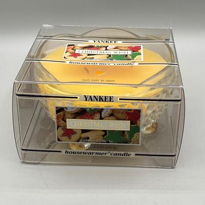 LOT 54: Retired Vintage Yankee Candle Christmas Wish Housewarmer Black Band Label 12.2 Ounce - Never Opened