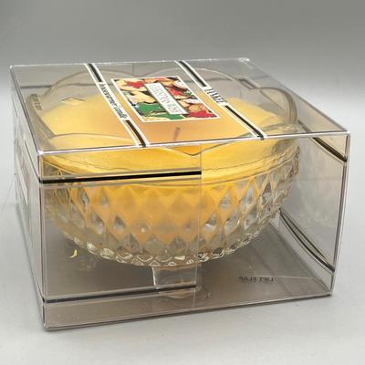 LOT 54: Retired Vintage Yankee Candle Christmas Wish Housewarmer Black Band Label 12.2 Ounce - Never Opened