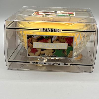 LOT 54: Retired Vintage Yankee Candle Christmas Wish Housewarmer Black Band Label 12.2 Ounce - Never Opened