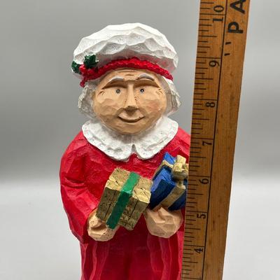 LOT 58: Christmas Decorations - Santas, Mrs. Claus