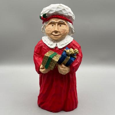 LOT 58: Christmas Decorations - Santas, Mrs. Claus