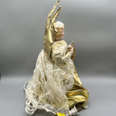 LOT 62: Animated Angel Christmas Tree Topper