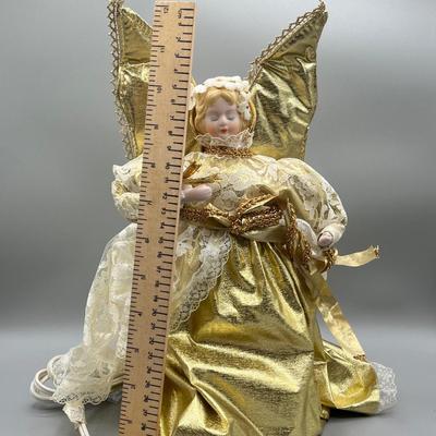 LOT 62: Animated Angel Christmas Tree Topper