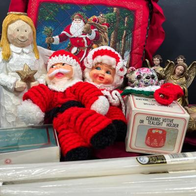 LOT 63: Christmas Decoration Collection