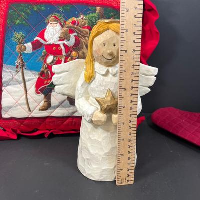 LOT 63: Christmas Decoration Collection