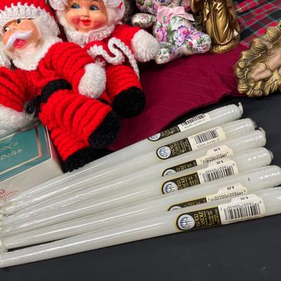 LOT 63: Christmas Decoration Collection