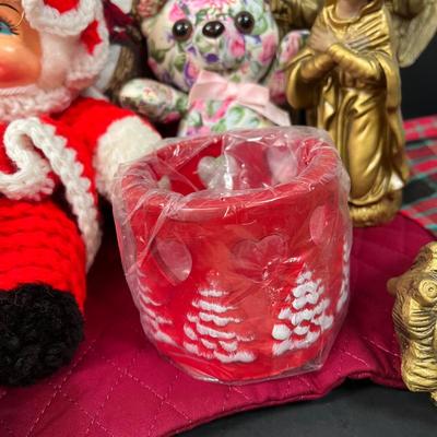 LOT 63: Christmas Decoration Collection