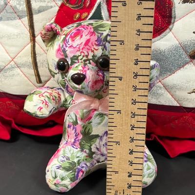 LOT 63: Christmas Decoration Collection