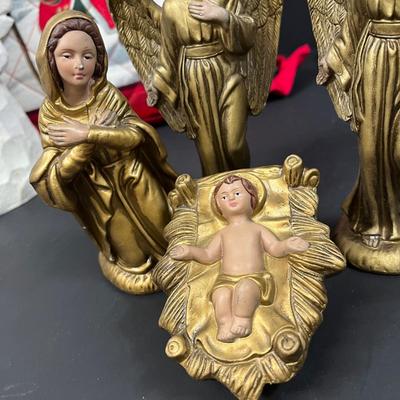 LOT 63: Christmas Decoration Collection