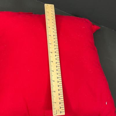 LOT 63: Christmas Decoration Collection