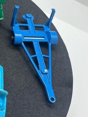 LOT 86: Vintage Lesney Matchbox - Chevrolet Impala Taxi, Volkswagon 1500 Saloon, Pickford Removal Van, Jeep Gladiator and Boat with Trailer