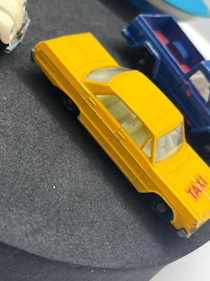 LOT 86: Vintage Lesney Matchbox - Chevrolet Impala Taxi, Volkswagon 1500 Saloon, Pickford Removal Van, Jeep Gladiator and Boat with Trailer