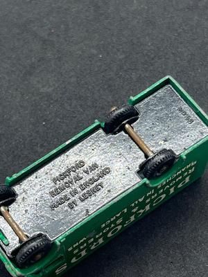 LOT 86: Vintage Lesney Matchbox - Chevrolet Impala Taxi, Volkswagon 1500 Saloon, Pickford Removal Van, Jeep Gladiator and Boat with Trailer