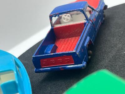 LOT 86: Vintage Lesney Matchbox - Chevrolet Impala Taxi, Volkswagon 1500 Saloon, Pickford Removal Van, Jeep Gladiator and Boat with Trailer