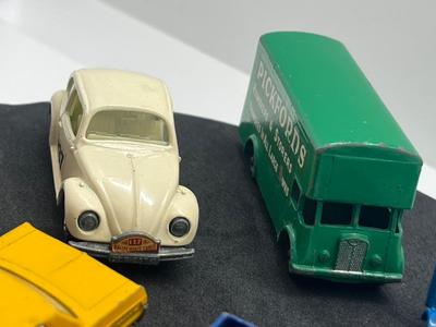 LOT 86: Vintage Lesney Matchbox - Chevrolet Impala Taxi, Volkswagon 1500 Saloon, Pickford Removal Van, Jeep Gladiator and Boat with Trailer