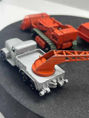 LOT 92: Vintage Lesney Matchbox Vehicles - GMC Tipper Truck, Tractor Shovel, Drott Excavator and Magirus -Deutz Crane Truck