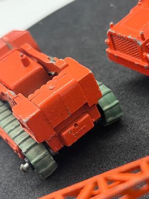 LOT 92: Vintage Lesney Matchbox Vehicles - GMC Tipper Truck, Tractor Shovel, Drott Excavator and Magirus -Deutz Crane Truck