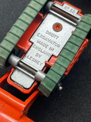 LOT 92: Vintage Lesney Matchbox Vehicles - GMC Tipper Truck, Tractor Shovel, Drott Excavator and Magirus -Deutz Crane Truck
