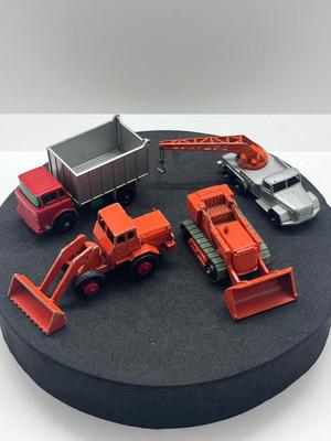 LOT 92: Vintage Lesney Matchbox Vehicles - GMC Tipper Truck, Tractor Shovel, Drott Excavator and Magirus -Deutz Crane Truck