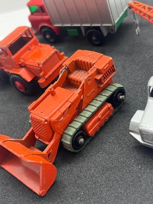 LOT 92: Vintage Lesney Matchbox Vehicles - GMC Tipper Truck, Tractor Shovel, Drott Excavator and Magirus -Deutz Crane Truck
