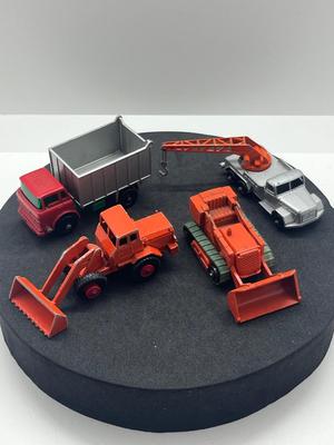 LOT 92: Vintage Lesney Matchbox Vehicles - GMC Tipper Truck, Tractor Shovel, Drott Excavator and Magirus -Deutz Crane Truck