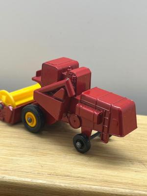 LOT 129: Vintage Lesney Matchbox Vehicles - Cattle Truck, Stake Truck, Jumbo Crane, Weatherill Hydraulic, Claas Combine Harvester
