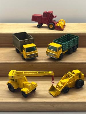 LOT 129: Vintage Lesney Matchbox Vehicles - Cattle Truck, Stake Truck, Jumbo Crane, Weatherill Hydraulic, Claas Combine Harvester