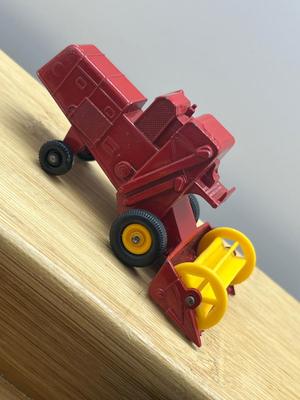 LOT 129: Vintage Lesney Matchbox Vehicles - Cattle Truck, Stake Truck, Jumbo Crane, Weatherill Hydraulic, Claas Combine Harvester
