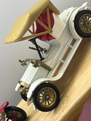 LOT 131: Vintage Lesney "Models of Yesteryear" - 1911 Ford Model T, 1909 Opel Coupe, 1910 Benz Limousine, 1913 Cadillac 1907...