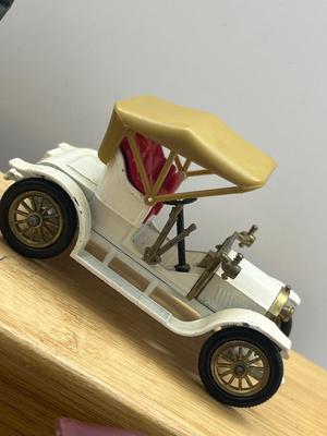 LOT 131: Vintage Lesney "Models of Yesteryear" - 1911 Ford Model T, 1909 Opel Coupe, 1910 Benz Limousine, 1913 Cadillac 1907...