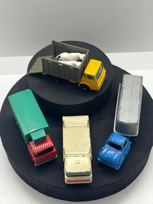 LOT 134: Vintage Lesney Matchbox Vehicles - Refrigerator Truck, Girder Truck, Cattle Truck and More