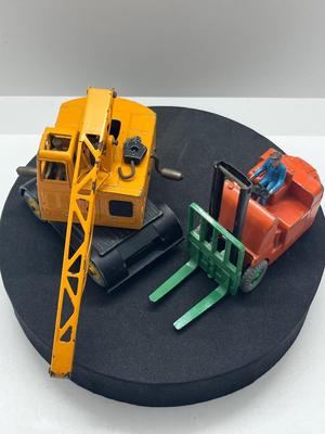 LOT 136: Vintage Dinky Toys - Coventry Climax Fork Lift Truck and Coles Mobile Crane