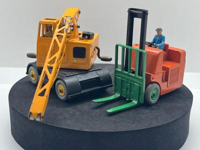 LOT 136: Vintage Dinky Toys - Coventry Climax Fork Lift Truck and Coles Mobile Crane