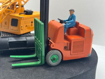 LOT 136: Vintage Dinky Toys - Coventry Climax Fork Lift Truck and Coles Mobile Crane
